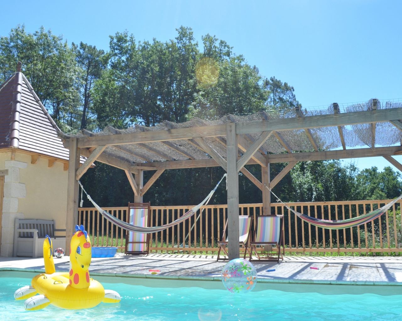 Sol du Mazel: Hamocks by the heated pool