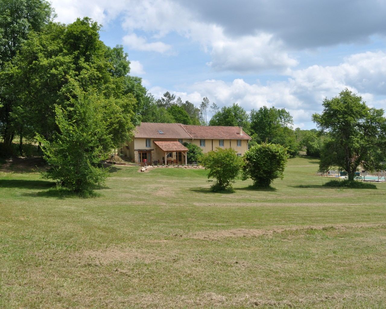 Sol du Mazel: Hope cottage and rose barn from the middle of the meadow