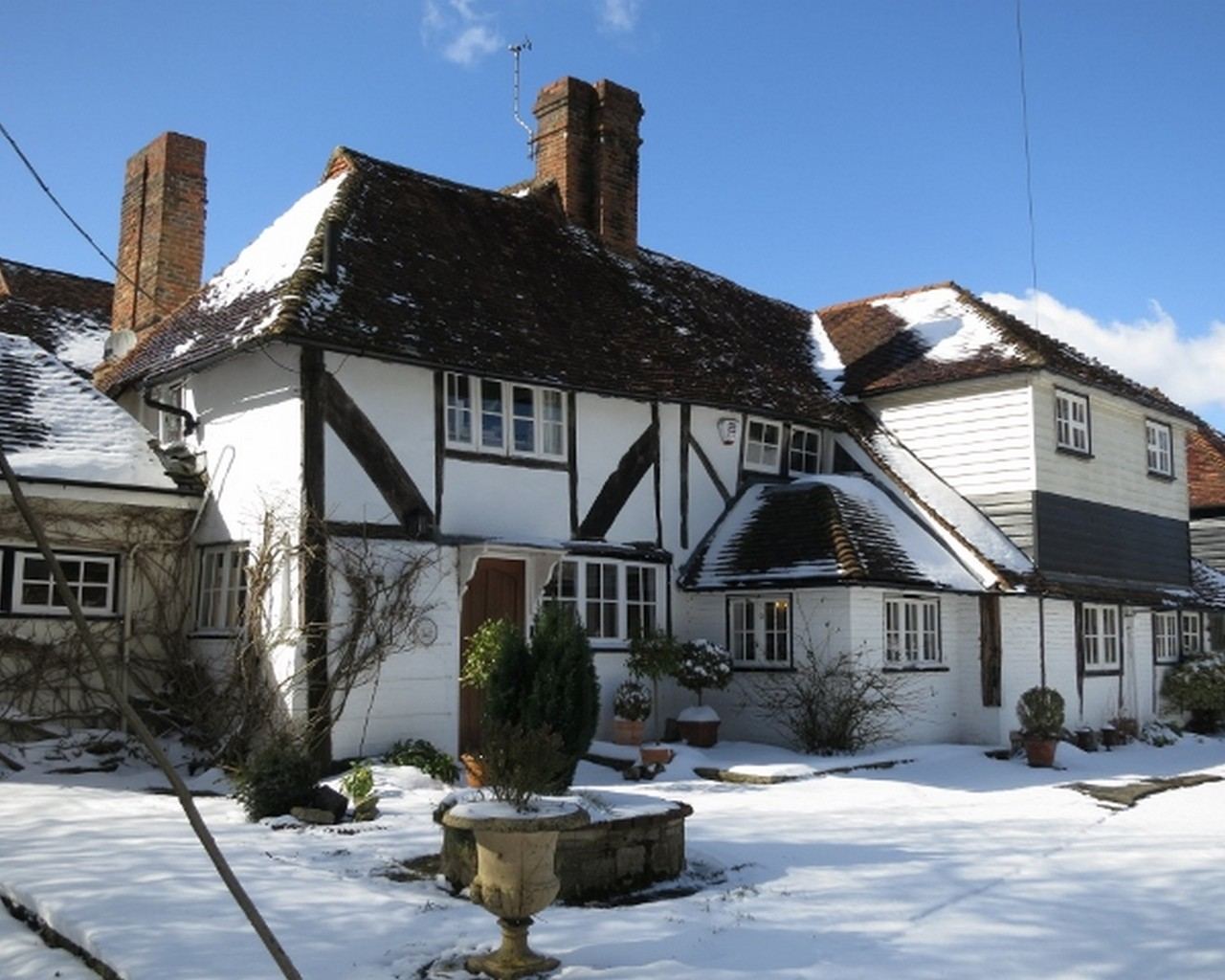 Hamptons Farmhouse in the snow