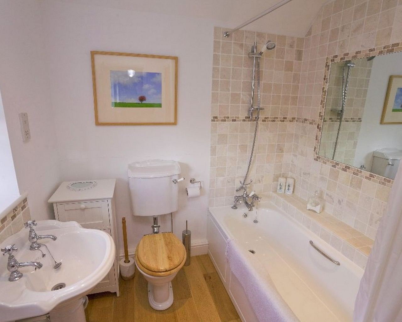 Willow Cottage: Willow cottage bathroom
