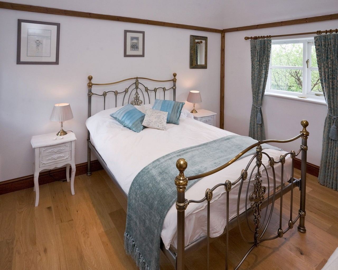 Willow Cottage: Willow cottage bedroom